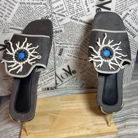 NWOT Gray with Blue & White Sun Design Flat Sandals Size 43 - Picture 2 of 5